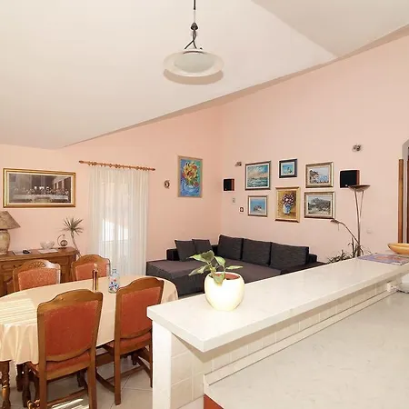 Petra Apartment *